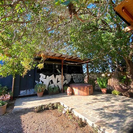 - Magic Bus - Otel Klorakas Dış mekan fotoğraf
