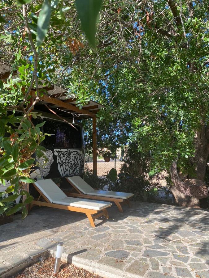 - Magic Bus - Otel Klorakas Dış mekan fotoğraf
