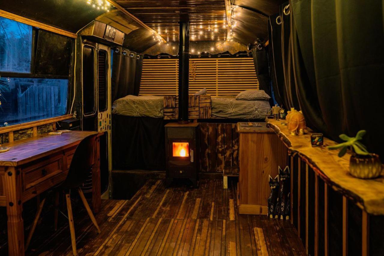 - Magic Bus - Otel Klorakas Dış mekan fotoğraf