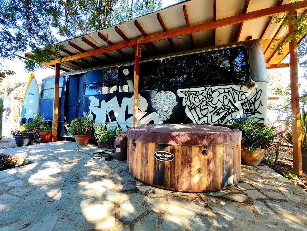 - Magic Bus - Otel Klorakas Dış mekan fotoğraf
