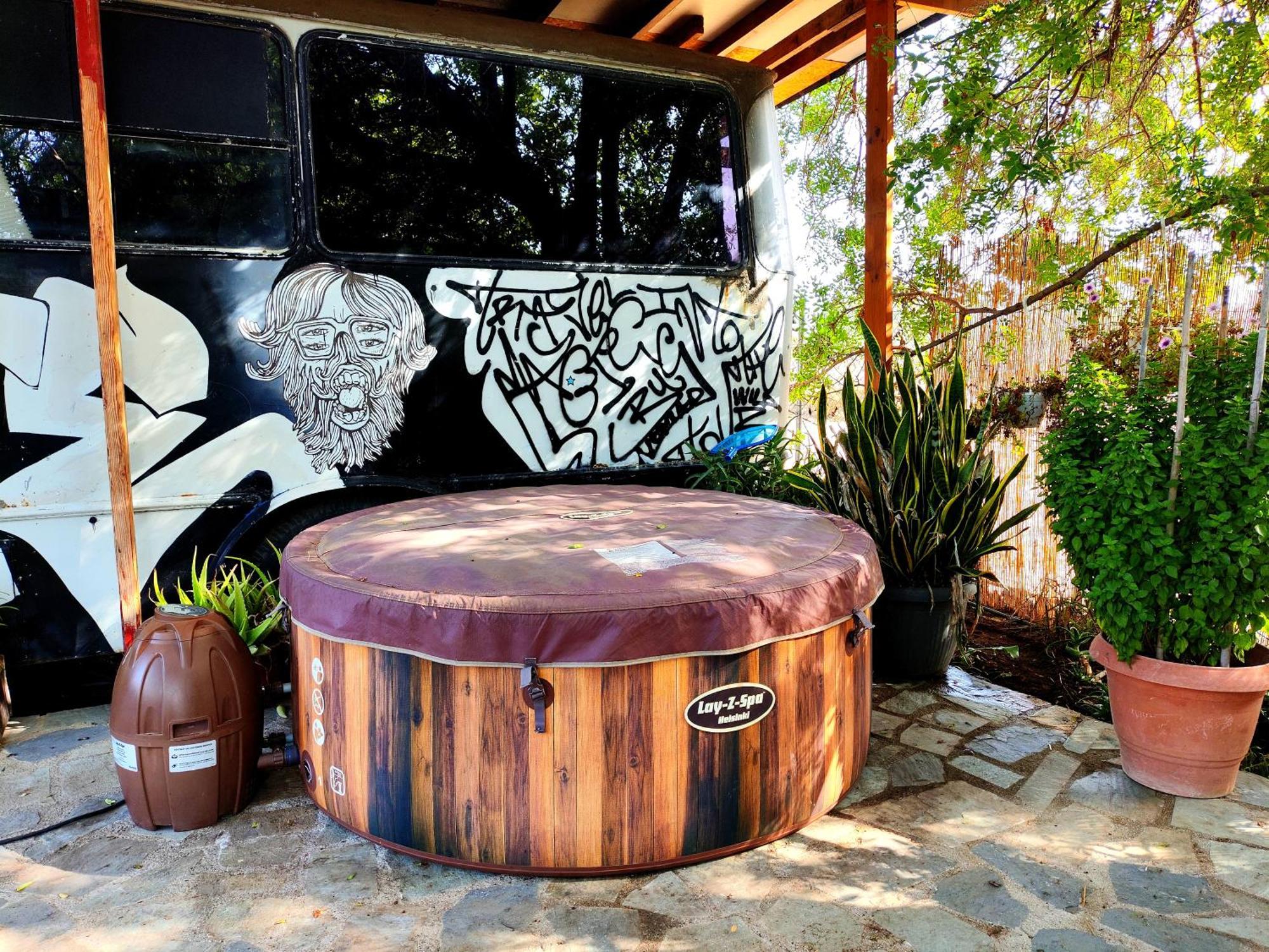 - Magic Bus - Otel Klorakas Dış mekan fotoğraf